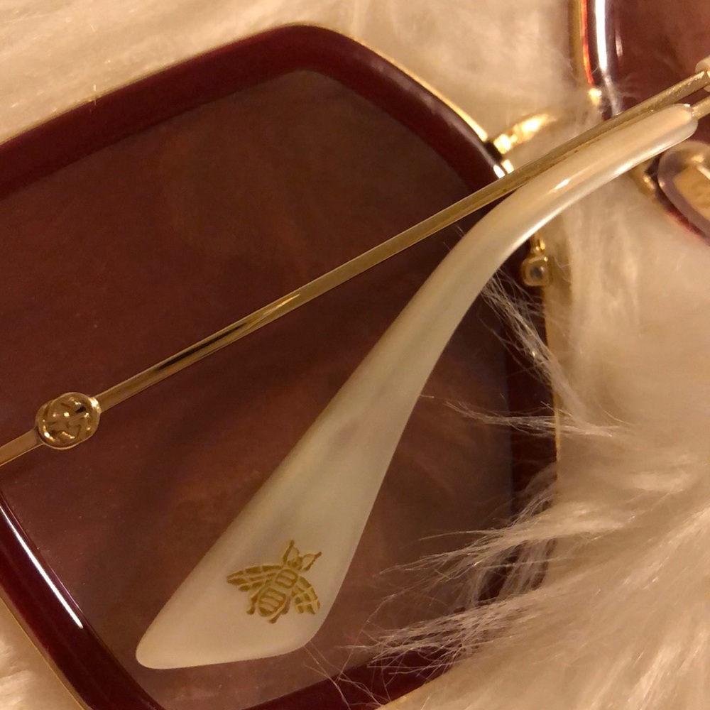 Gucci hexagon glasses in red